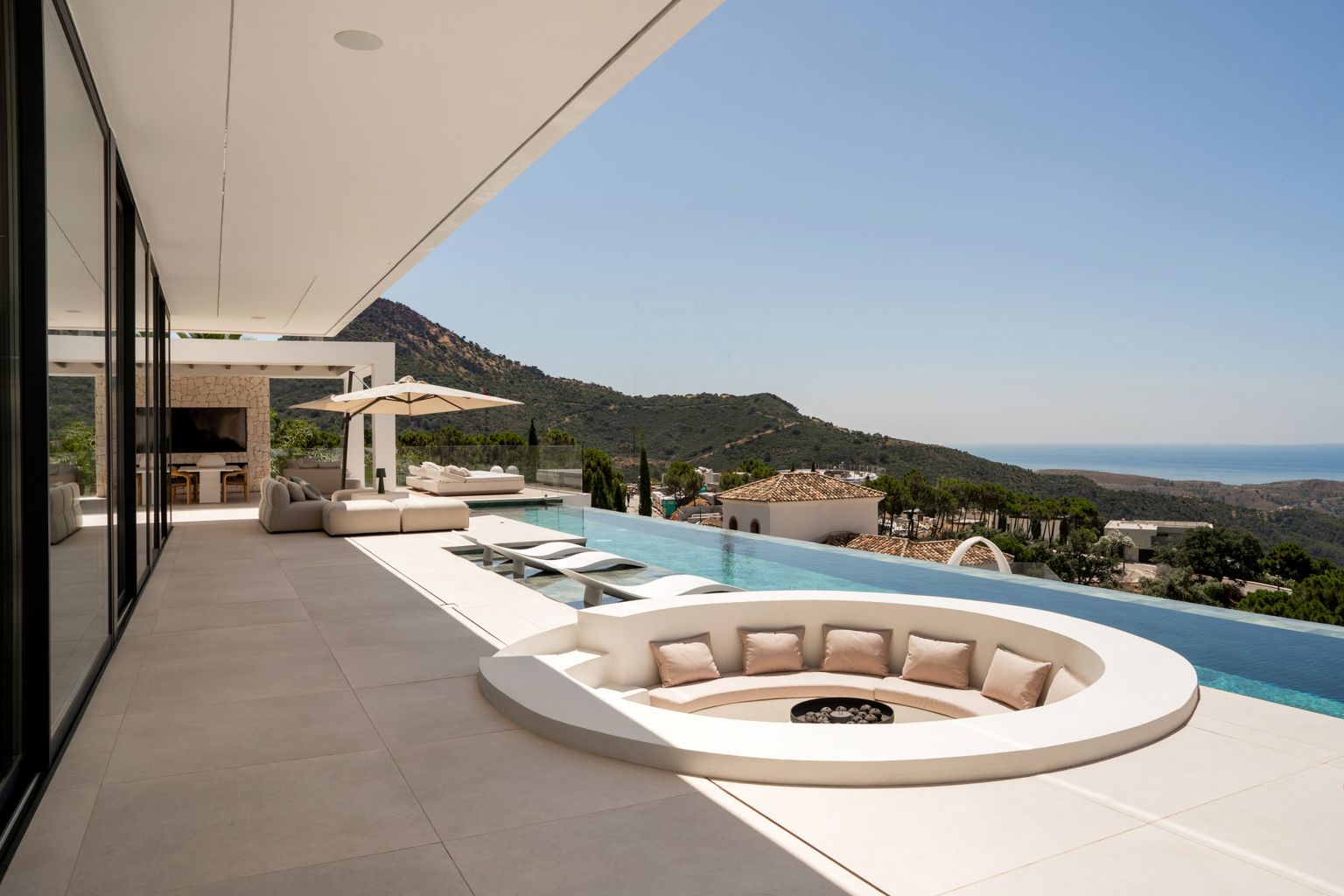 Architectural Masterpiece with Panoramic Views in Monte Mayor, Benahavís