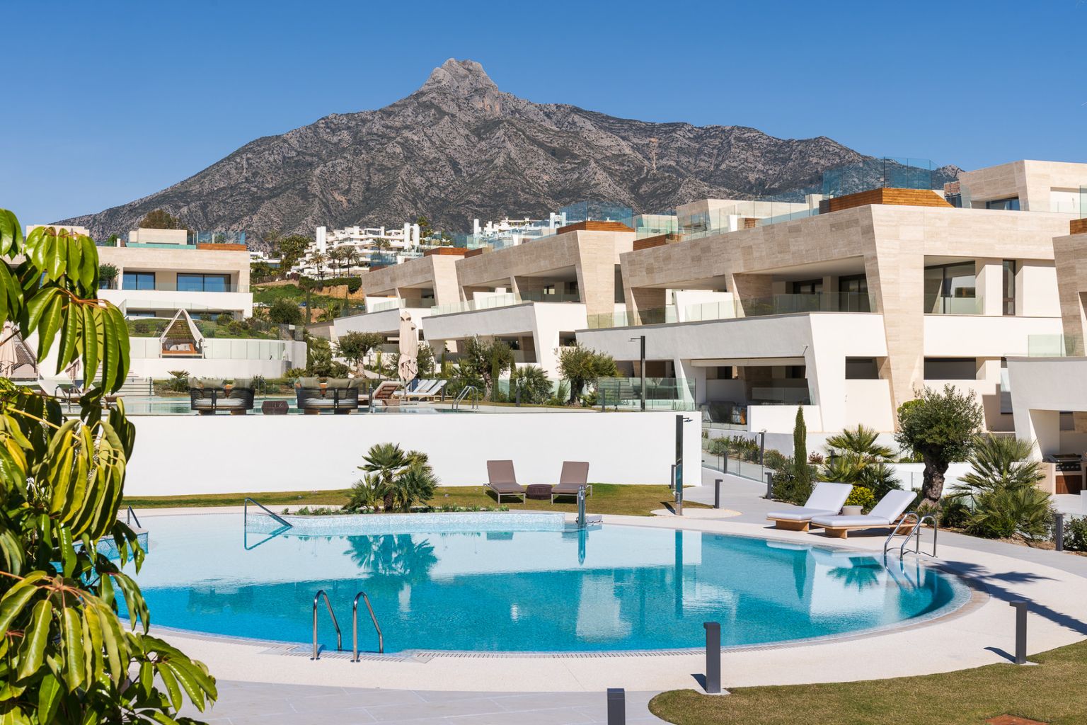 Stunning 4-Bedroom Ground Floor Apartment in Epic Phase