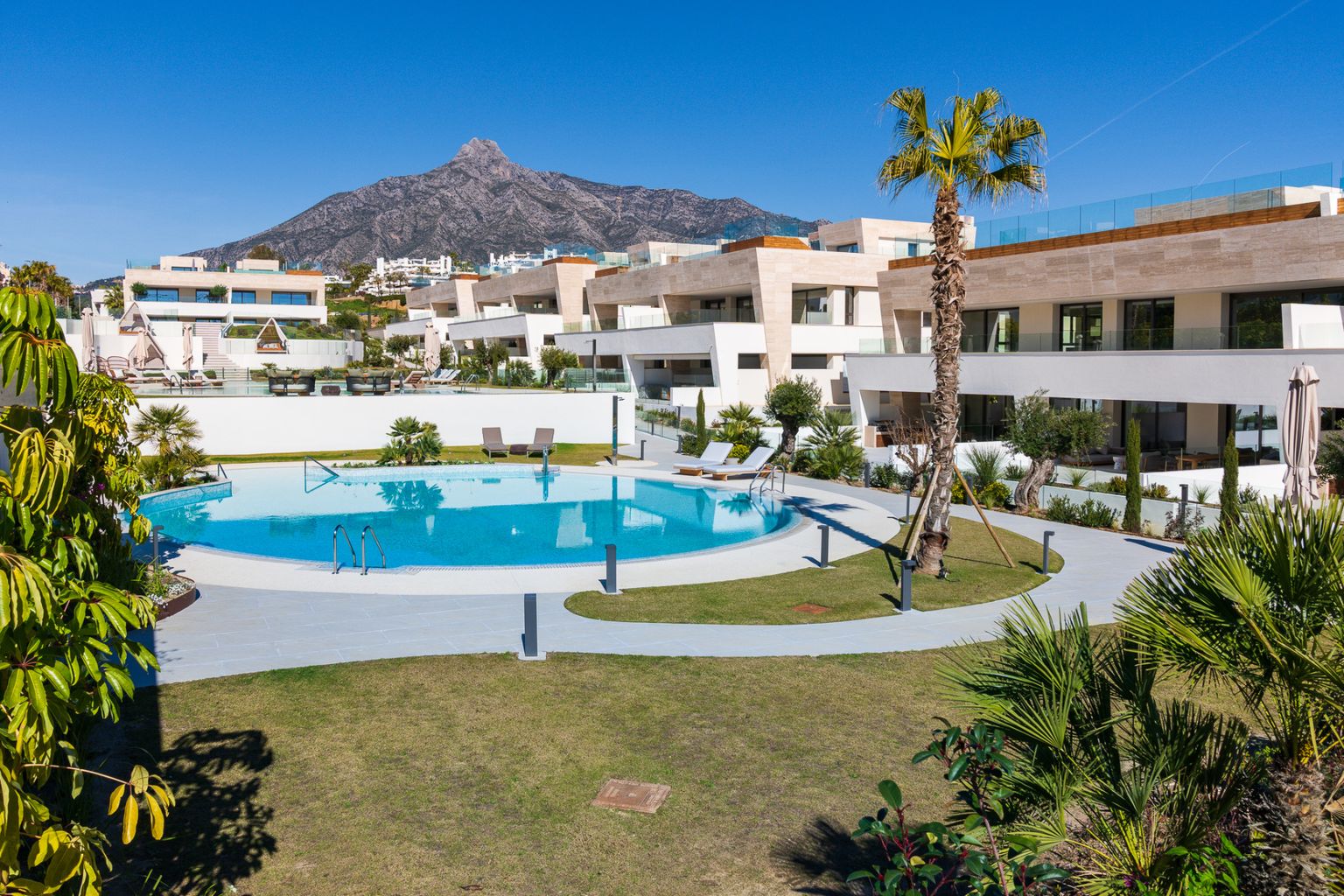 Stunning 4-Bedroom Ground Floor Apartment in Epic Phase