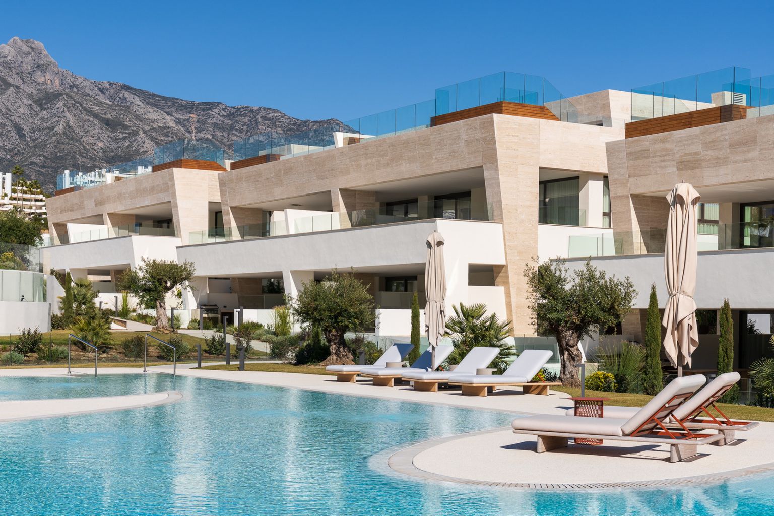 Stunning 4-Bedroom Ground Floor Apartment in Epic Phase