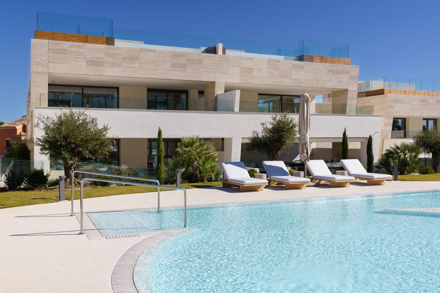 Stunning 4-Bedroom Ground Floor Apartment in Epic Phase