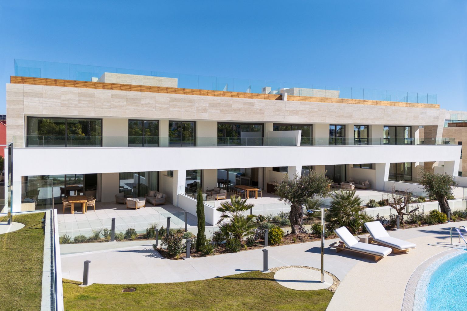 Stunning 4-Bedroom Ground Floor Apartment in Epic Phase