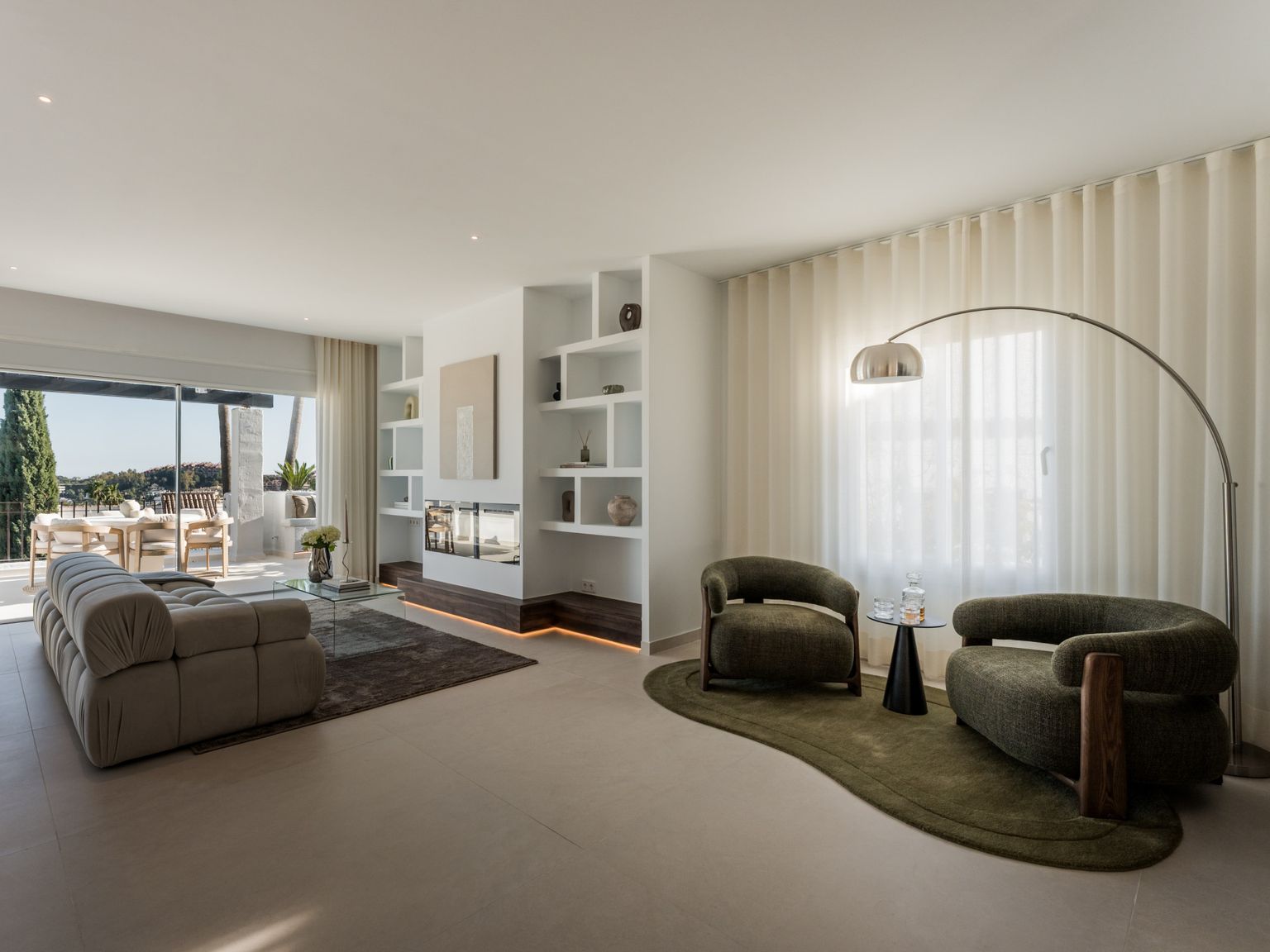 Duplex penthouse with panoramic sea views in Nueva Andalucía