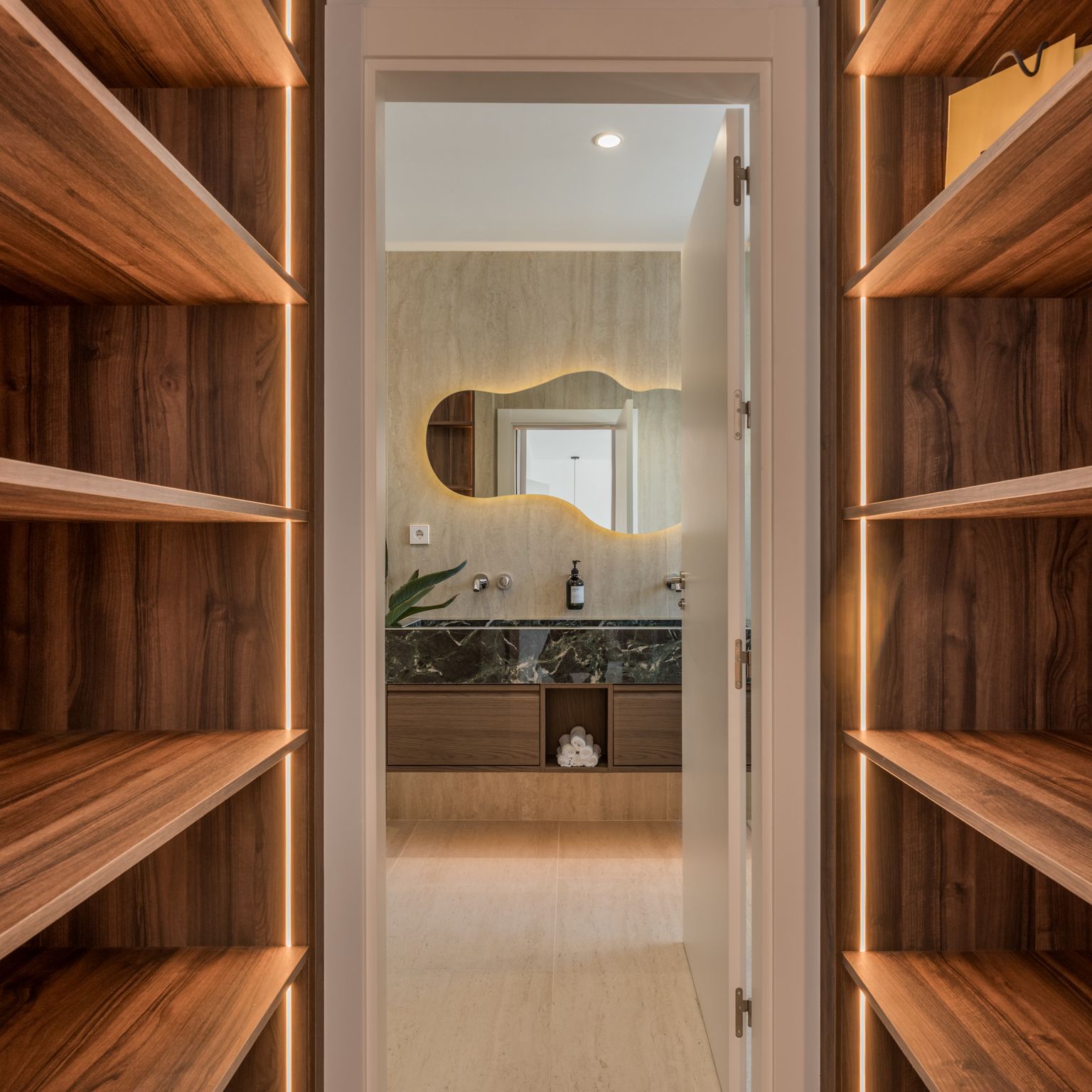 Duplex penthouse with panoramic sea views in Nueva Andalucía