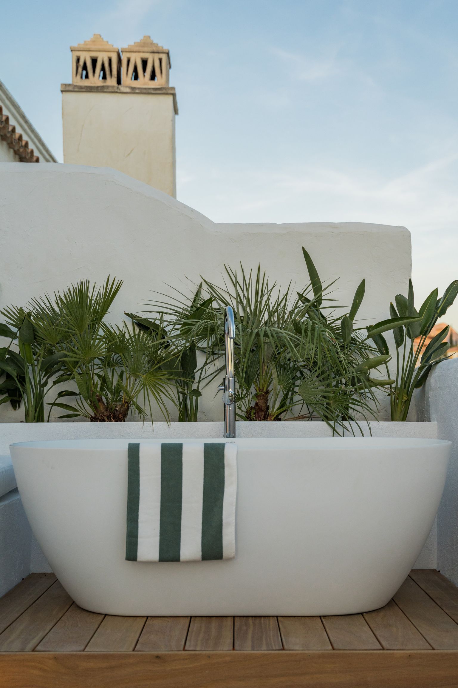 Duplex penthouse with panoramic sea views in Nueva Andalucía