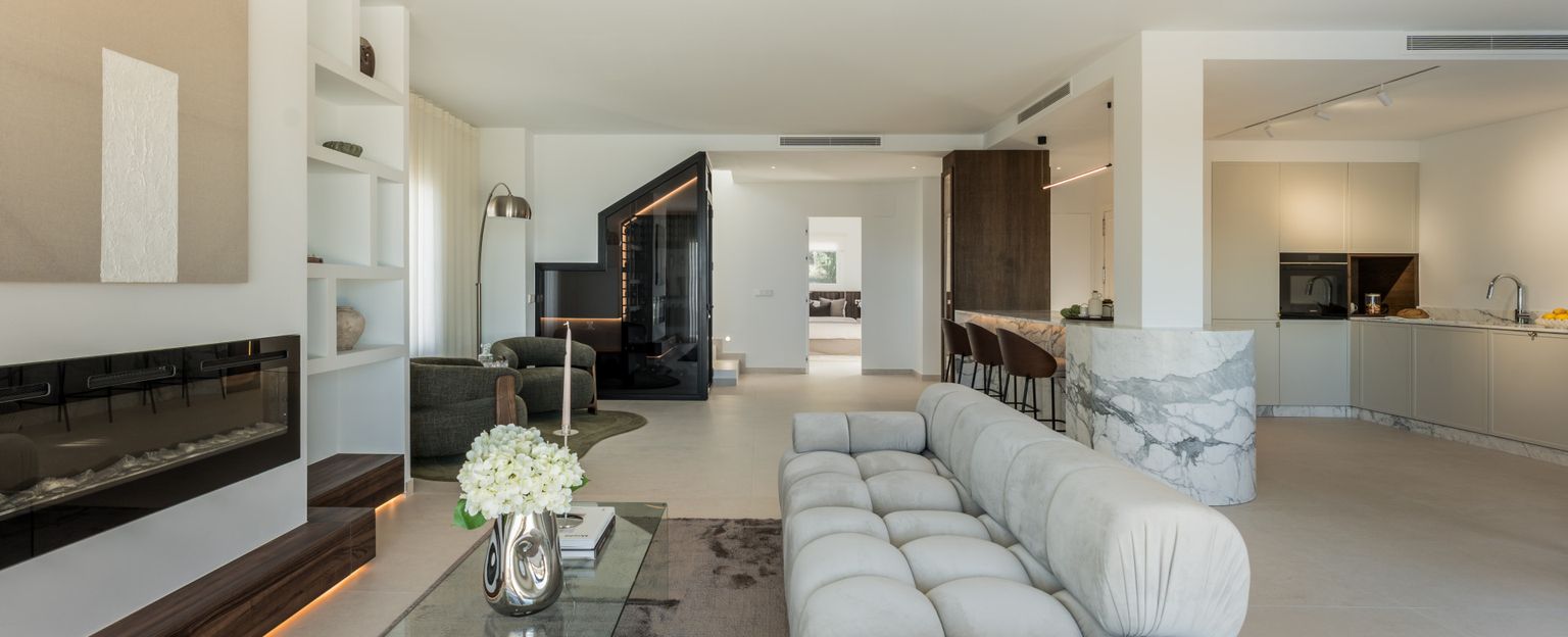 Duplex penthouse with panoramic sea views in Nueva Andalucía